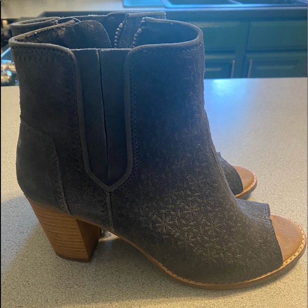 Toms peep toe heel